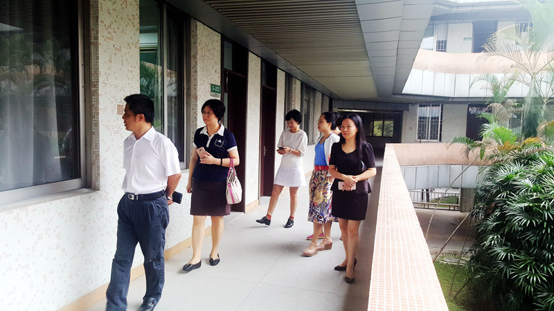 学工办视察学生早读2016092608_副本
